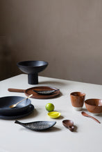 Afbeelding in Gallery-weergave laden, Bowl on foot &quot;Shizu&quot;
