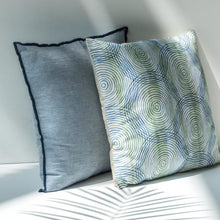 Afbeelding in Gallery-weergave laden, Cushion &quot;Colourful Circles&quot;
