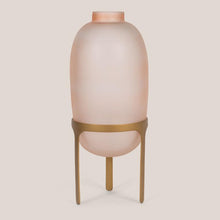 Afbeelding in Gallery-weergave laden, Vase on foot pink

